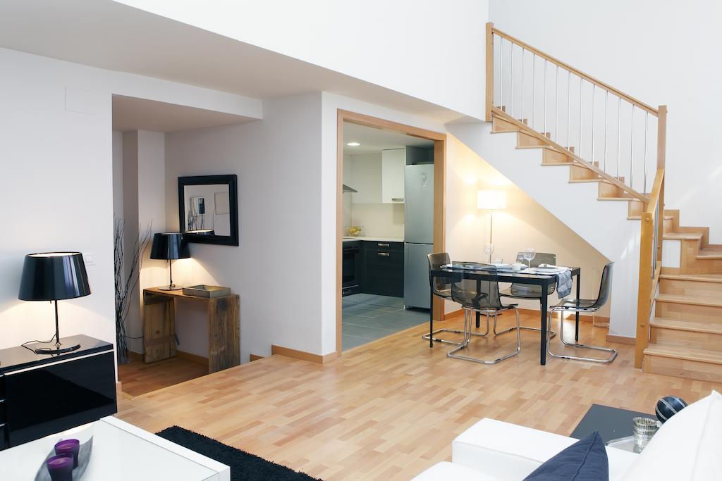 Fira Duplex Apartman L'Hospitalet de Llobregat Szoba fotó